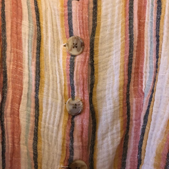 Vertical Stripe Button Up Crop Top - Picture 5 of 5
